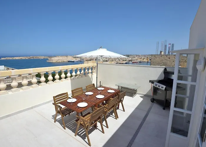 Grand Harbour Apartments