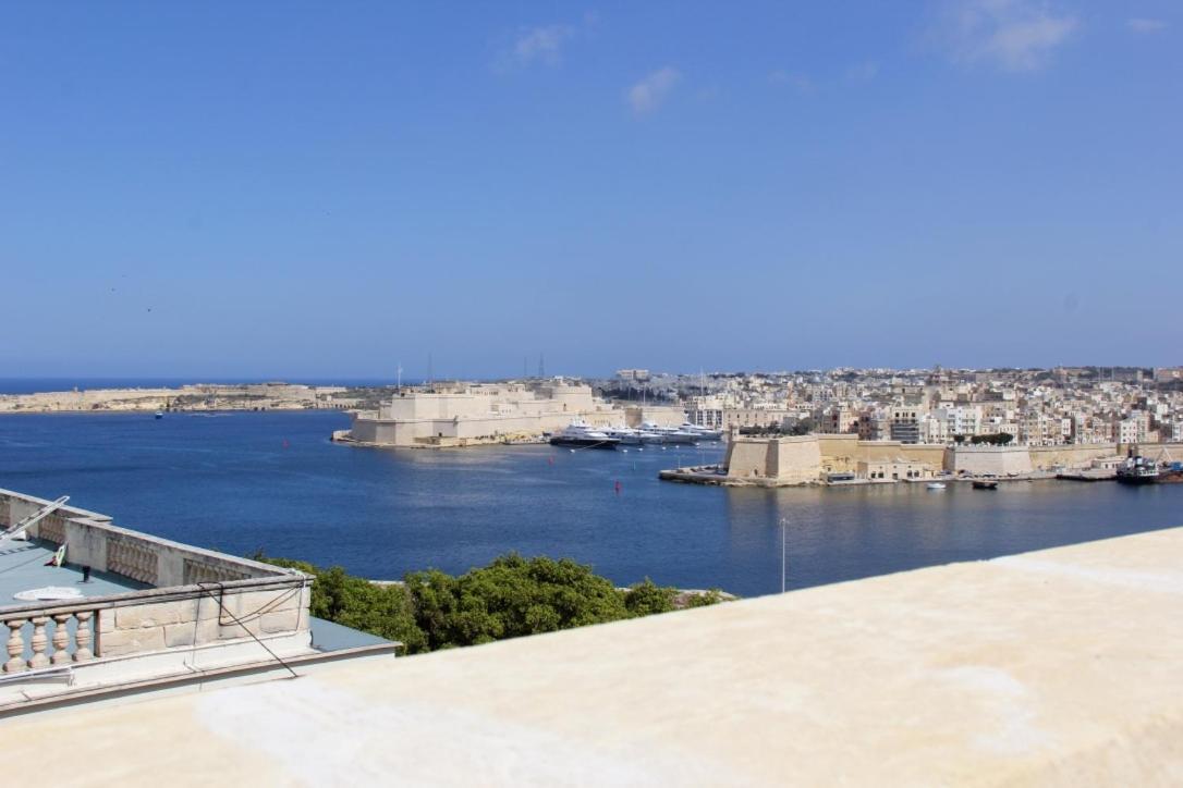 Grand Harbour *