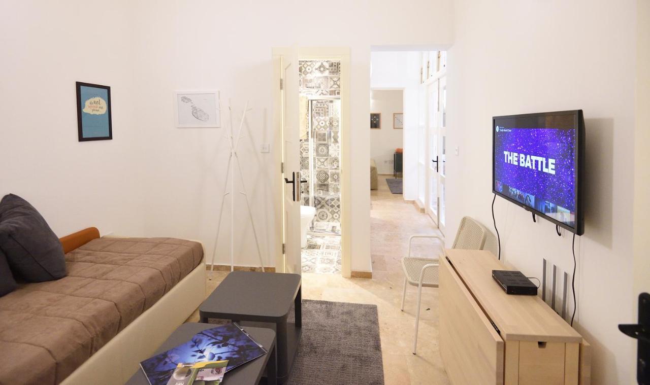 Grand Harbour Apartment *