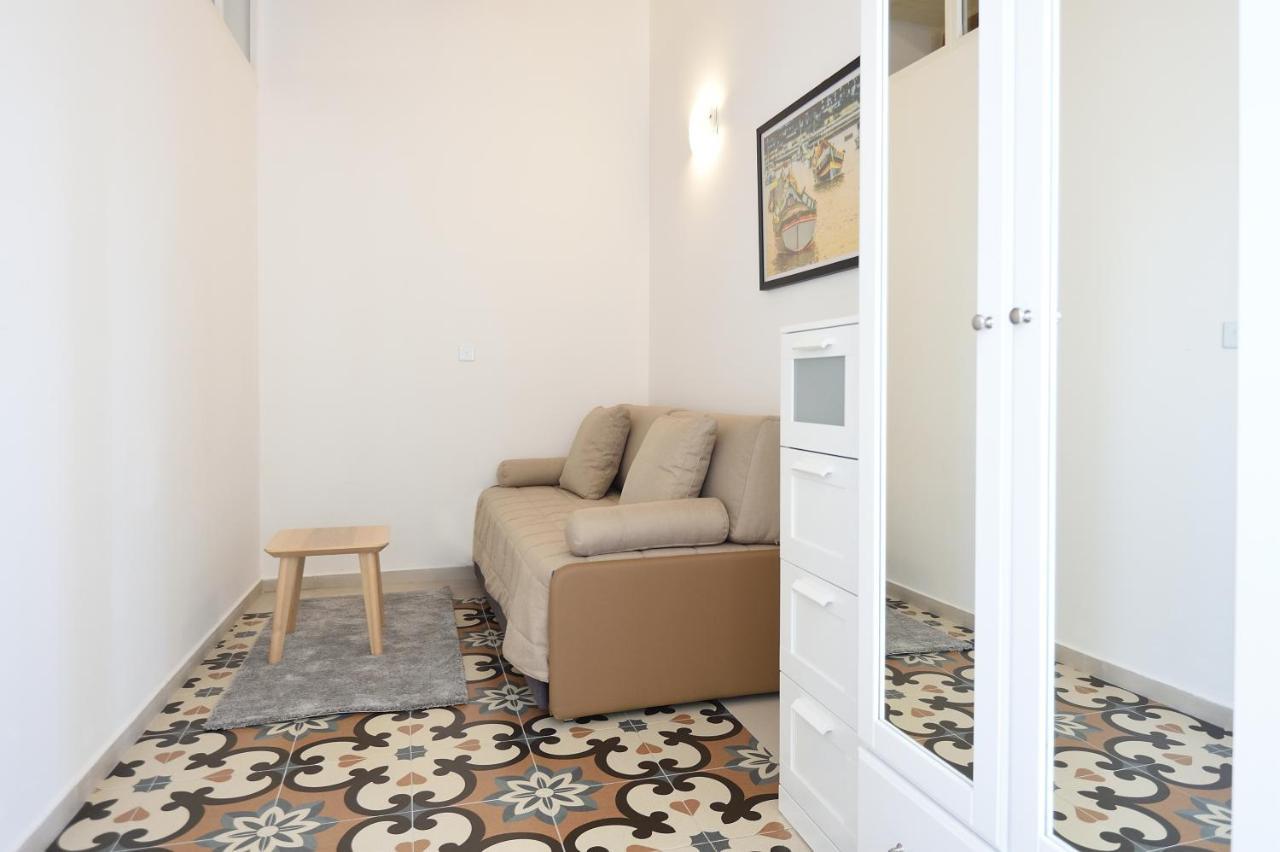 Grand Harbour Apartment